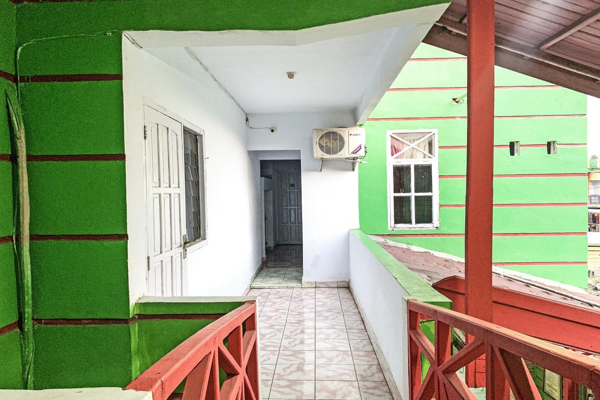 Oyo 91757 Surya Hotelneartaman Anggrek Pkk Watansoppeng Lalabata Exterior foto